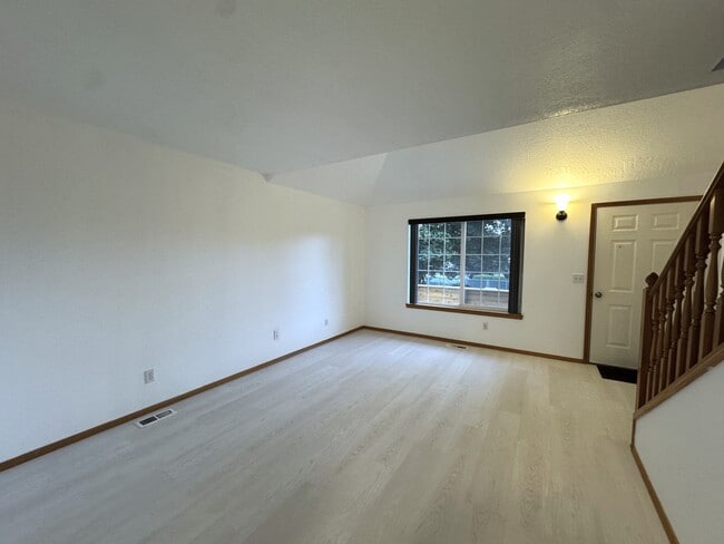 Building Photo - 4534 SW Pasadena St