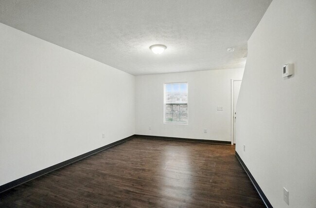 Building Photo - 501 Kristina Dr