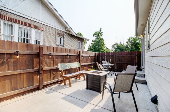 Building Photo - 3BD, 2BA Front side Duplex with Private Front Yard, Near Sloan's Lake