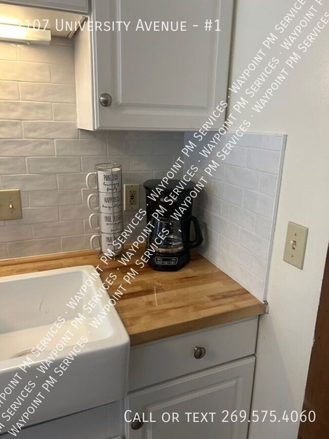 Building Photo - 2107 University Ave