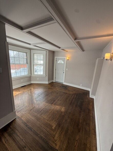 Building Photo - 184 Church St