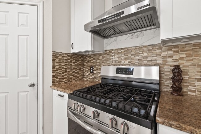 Building Photo - 19106 Mission Manor Ln