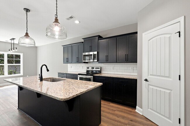 Building Photo - 233 Forester Dr