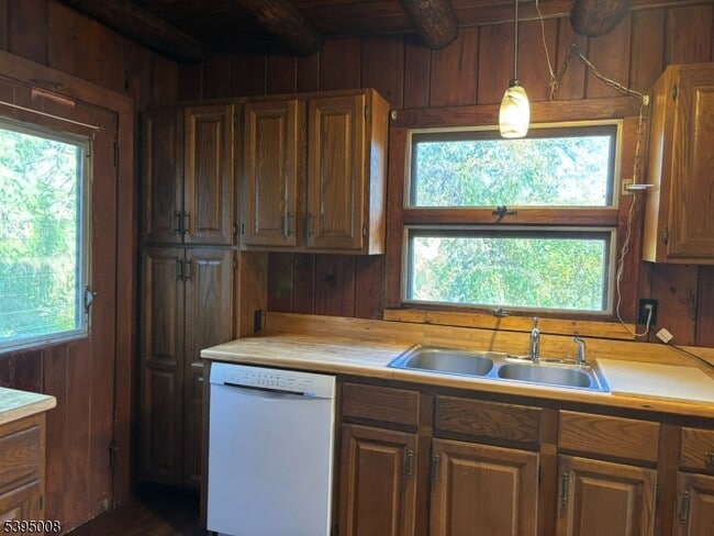 Building Photo - 251 Cupsaw Dr