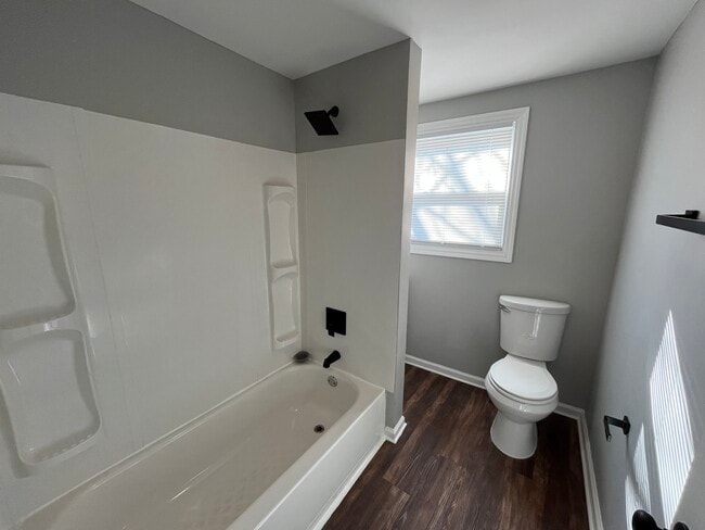 Building Photo - 581-583 E Starr Ave