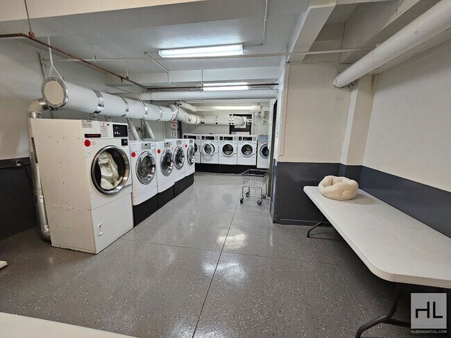 Building Photo - Spacious 2-Bedroom in Midtown East | 7th F...
