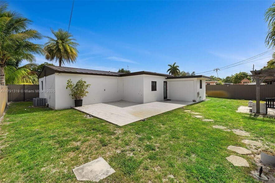 Building Photo - 6511 SW 31st St