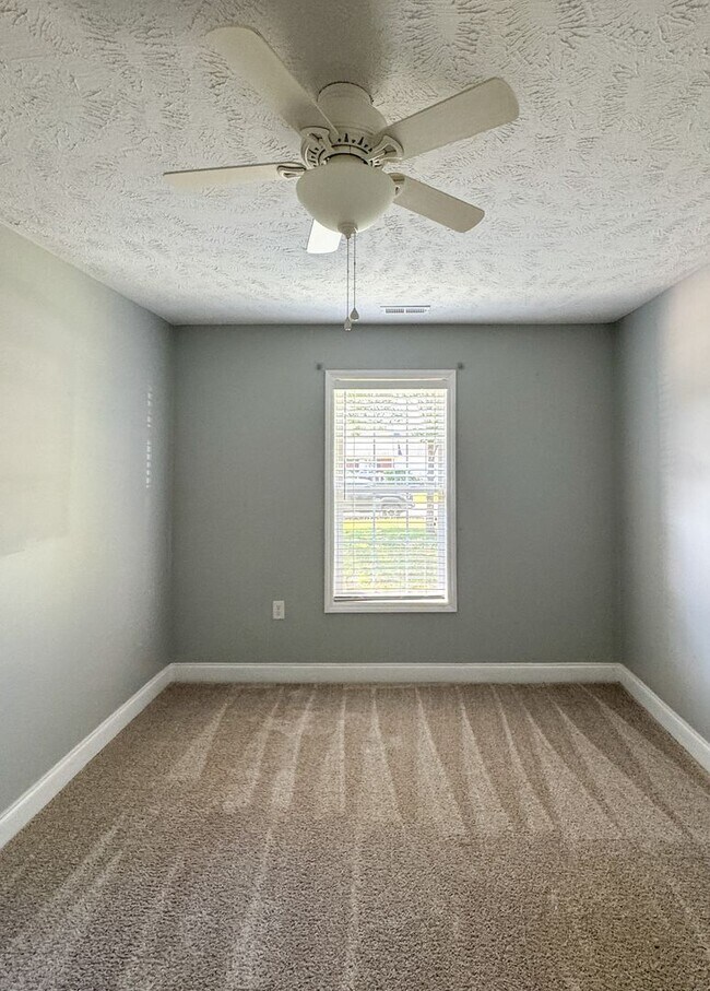 Building Photo - 584 S Buckeye Dr