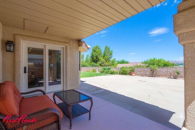 Building Photo - Spacious 6 Bedroom Home with a Balcony!