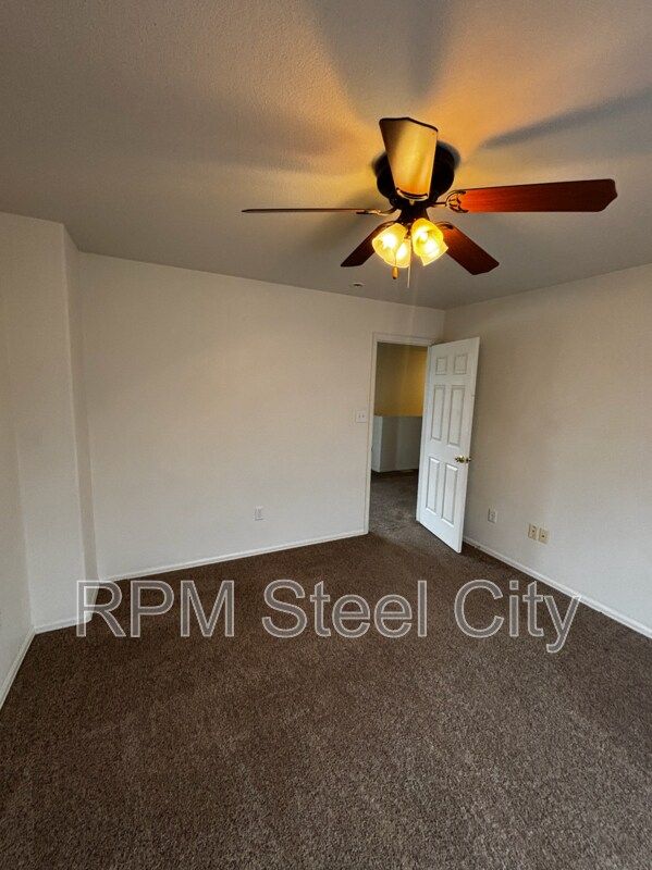 Building Photo - 351-353 W Song Sparrow Dr