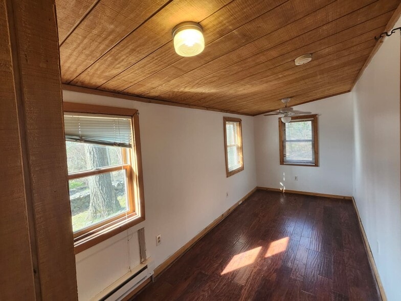 Building Photo - 5 Woodland Cir S