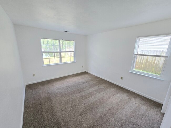 Building Photo - BEAUTIFUL 3-BED, 2-BATH HOME ON THE LAKE I...