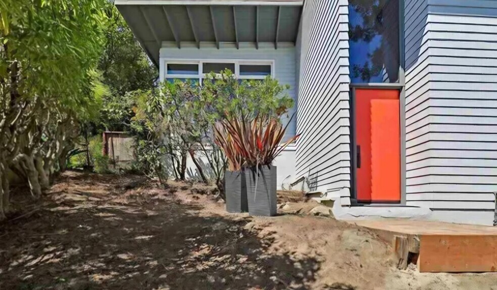 Building Photo - 1069 Sterling Ave