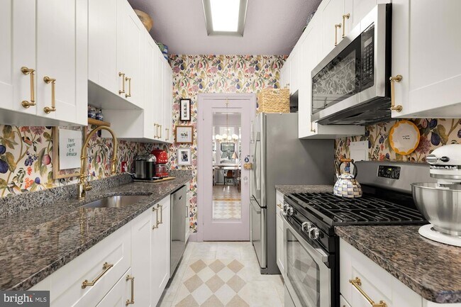 Building Photo - 2040 Belmont Rd NW