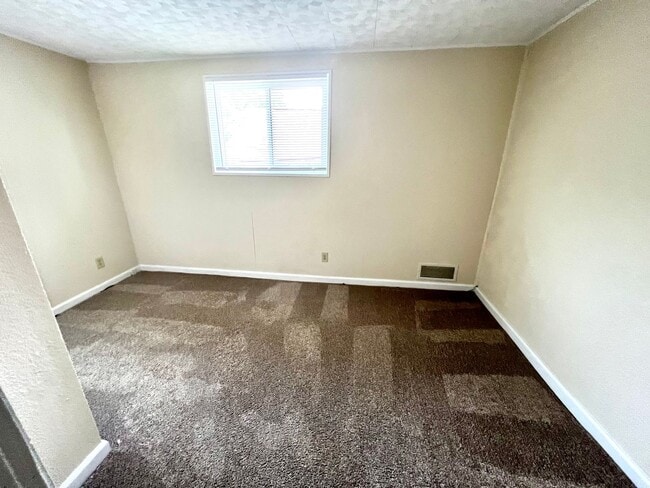 Building Photo - Mt Washington, 2 Bed 1.5 Bath House with Parking, A/C, Patio and More!