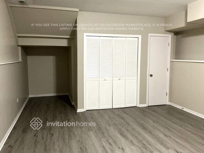 Building Photo - 800 E Belmont Ave