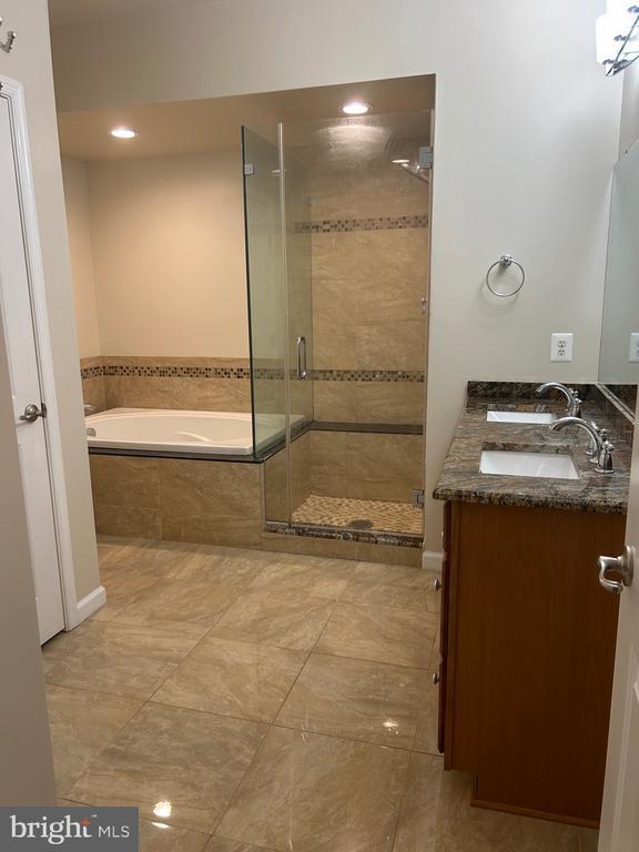 Building Photo - 910 Hall Station Dr