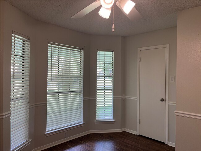 Building Photo - 2703 Hot Springs Dr