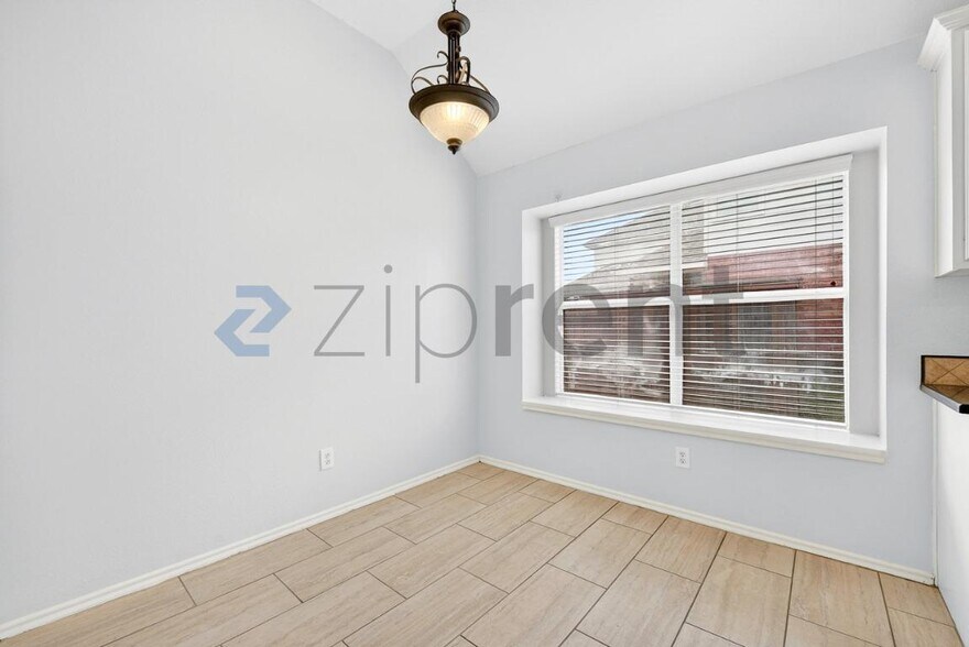 Building Photo - 5802 Edinburg Dr