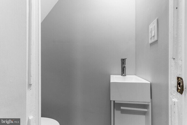 Building Photo - 346 Ridgeway St