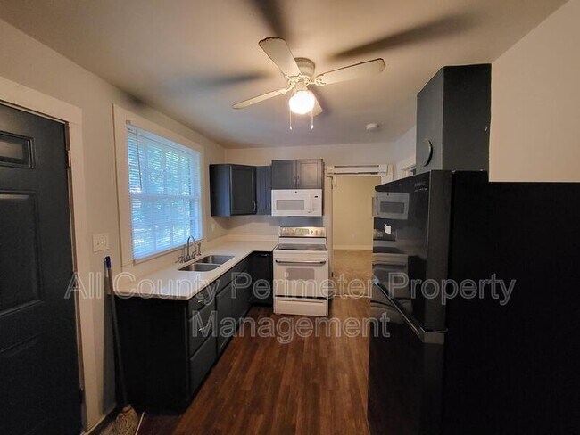 Building Photo - 925 Troupe St