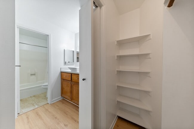 Building Photo - 701 Rosedale St