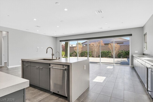 Building Photo - 3367 Stone View Ave