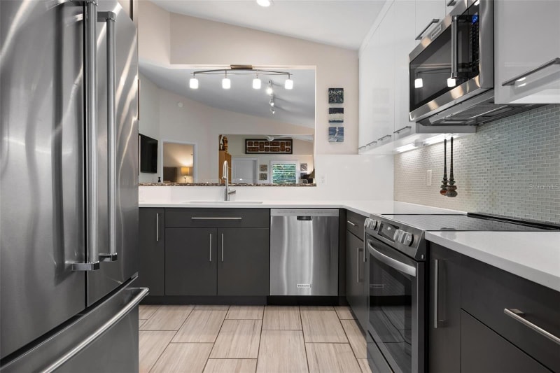 Building Photo - 226 Chartley Ct N