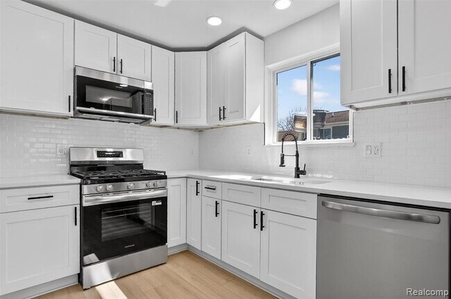 Building Photo - 4171 Mapleleaf Rd