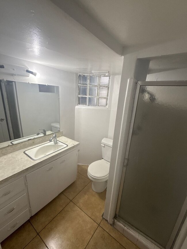 Building Photo - Great apartment