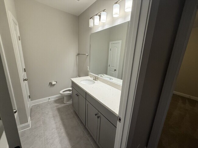 Building Photo - "Charming 3-Bedroom Retreat with 2 Baths w/bonus room and fenced yard!!