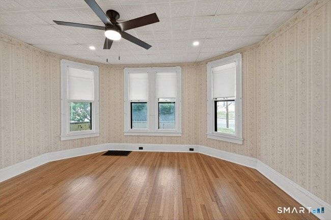 Building Photo - 164 W Main St