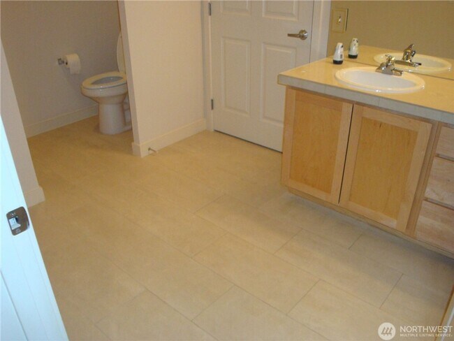 Building Photo - 1bd/1ba Bellevue Condo