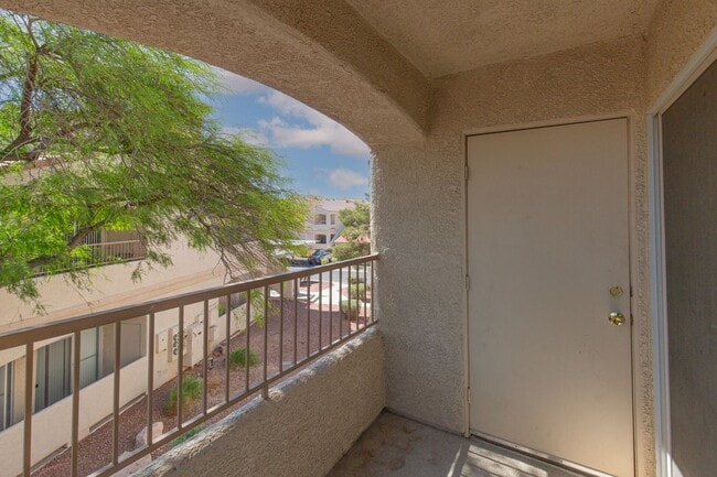 Building Photo - Upstairs 2 br unit in gated community with pool/spa/bbq area