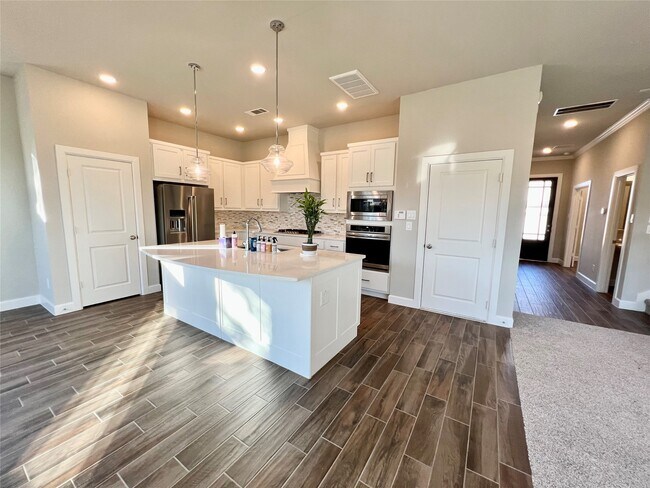 Building Photo - 547 Kingston Ln