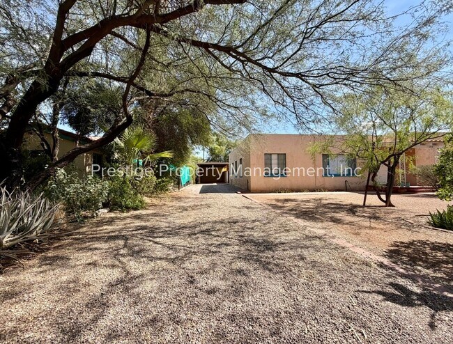 Building Photo - Spacious With Vintage Charm- 2/1 Centrally Located and Waiting For You!