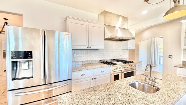 Building Photo - Spacious Two-Story Country Home with Amazi...