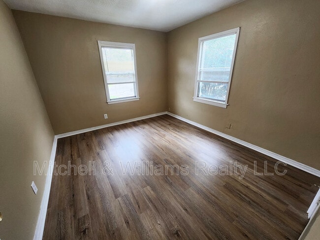 Building Photo - 3032 2nd St Cir