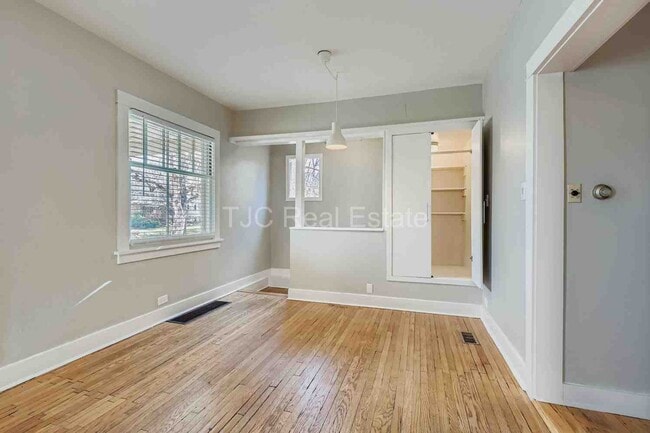 Building Photo - 769 Monroe St