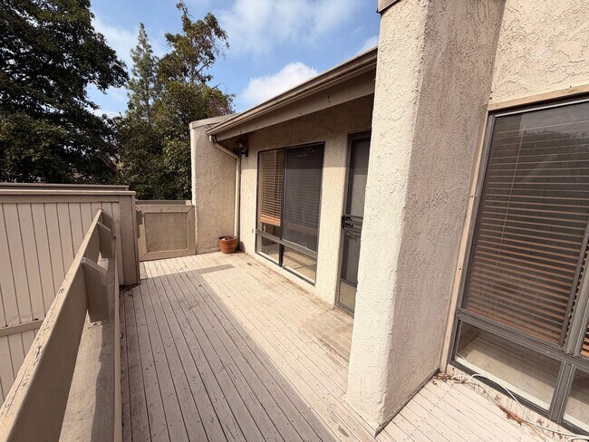 Building Photo - 2 Bed, 2 Bath Fullerton Condo For Rent w/ ...