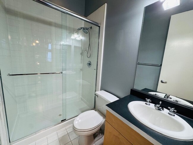 Building Photo - Wonderful Try-level condo near Pleasant Hill Bart-Iron Horse Ln. Walnut Creek