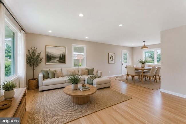 Building Photo - 10914 Woodhaven Dr