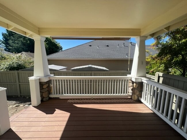 Building Photo - NEW TO MARKET, 3 BEDROOM EAST MEDFORD HOME