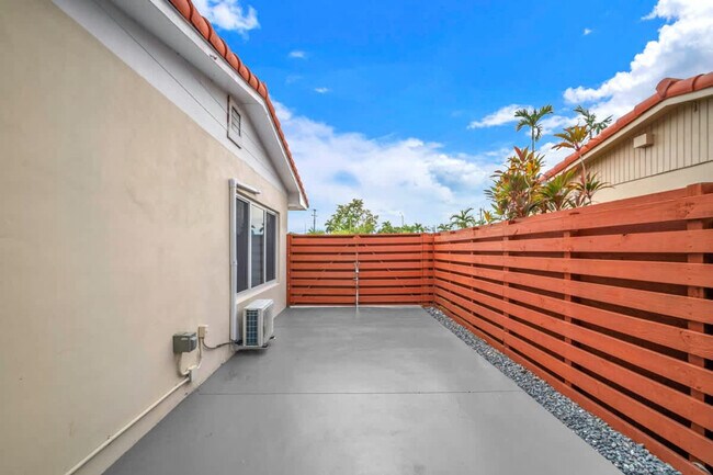 Building Photo - 8225 SW 39th St