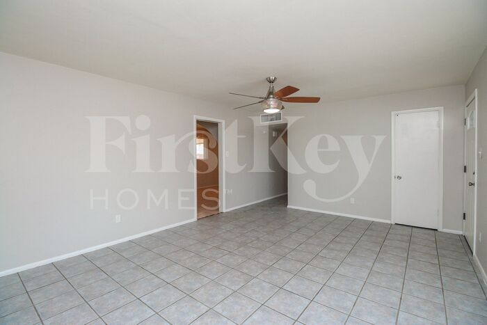 Building Photo - 5719 N 23rd Ave