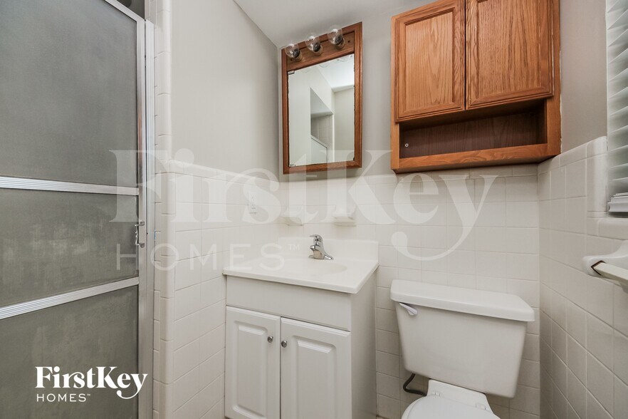 Building Photo - 504 St Dunstan Way