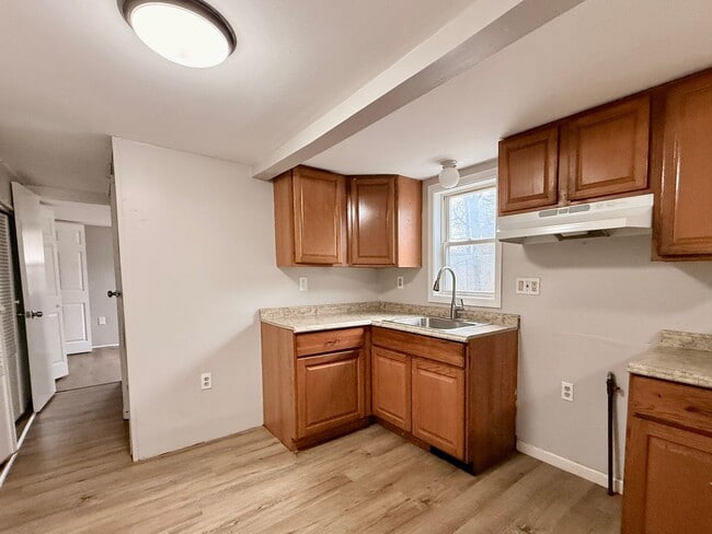 Building Photo - Updated 3 Bedroom House FOR RENT in Laurel Lakes $1550