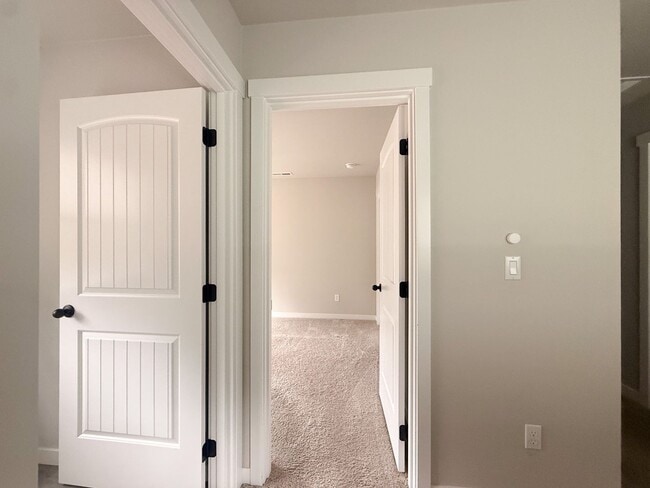 Building Photo - 5590 Mountain Quail Dr S