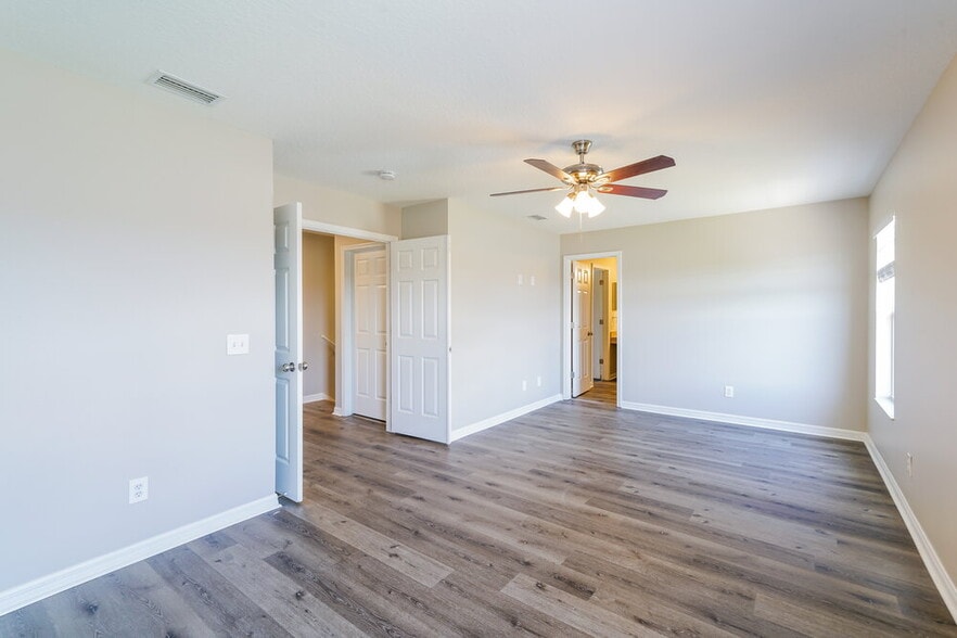 Building Photo - 11025 Golden Silence Dr