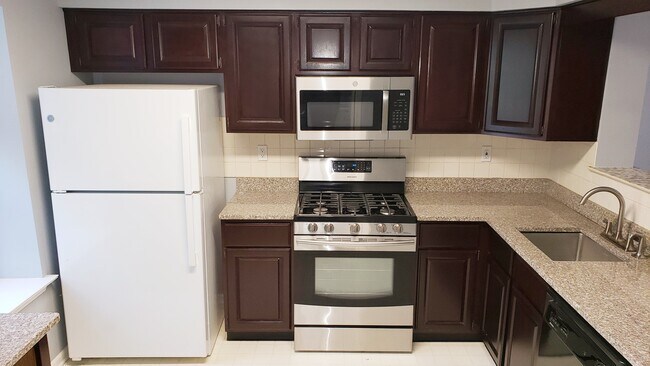 Building Photo - 6 Halstead Pl